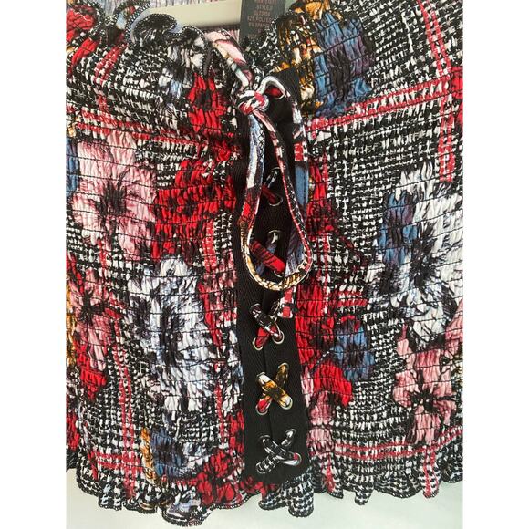 Hot Kiss Women's Floral Crop Top. Size Medium - Picture 3 of 7